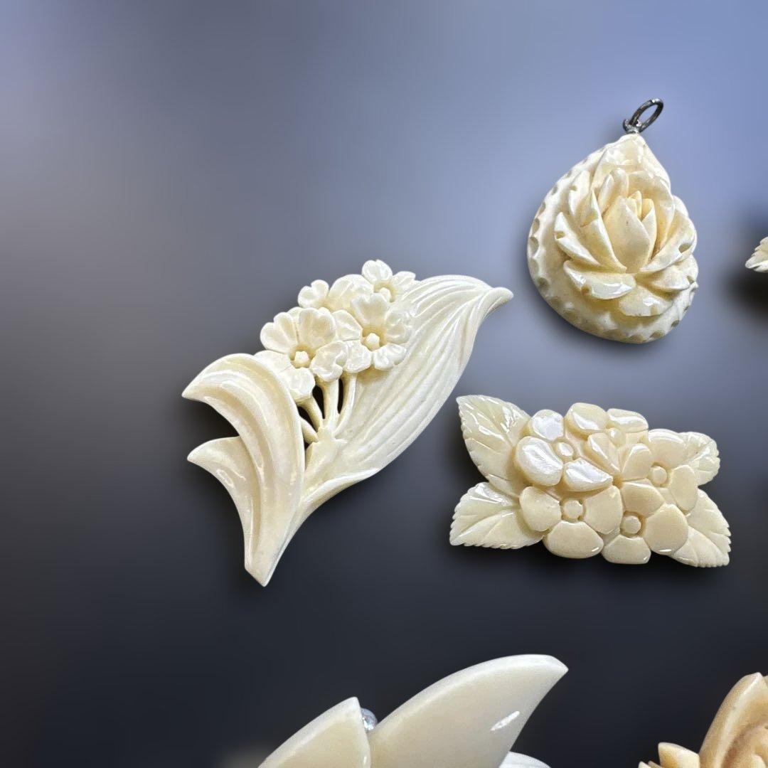 【vintage】鯨歯　ブローチと素材まとめ売り　ハンドメイドに！