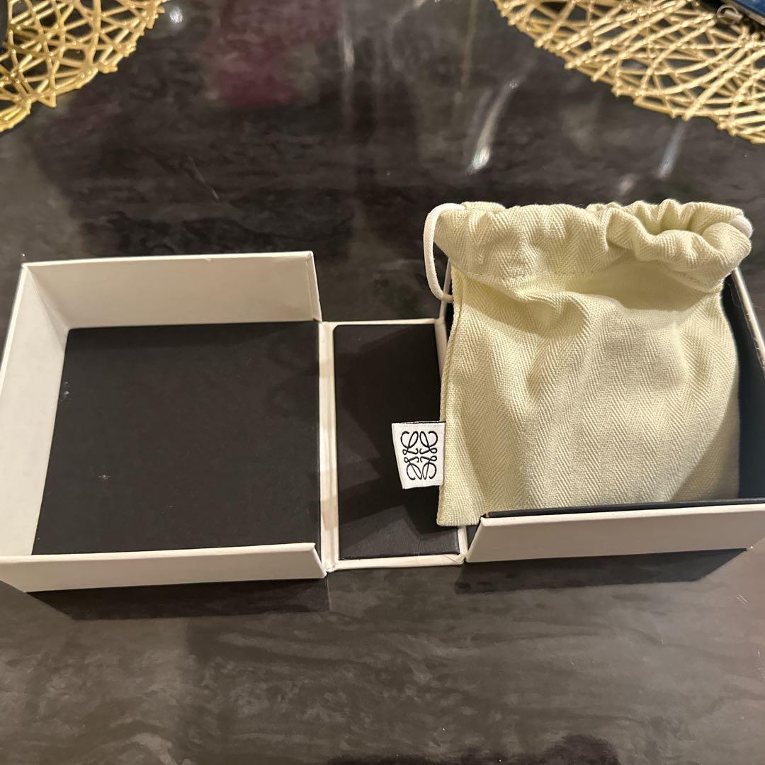 LOEWE ゴールド ブローチ 新品 付属品あり