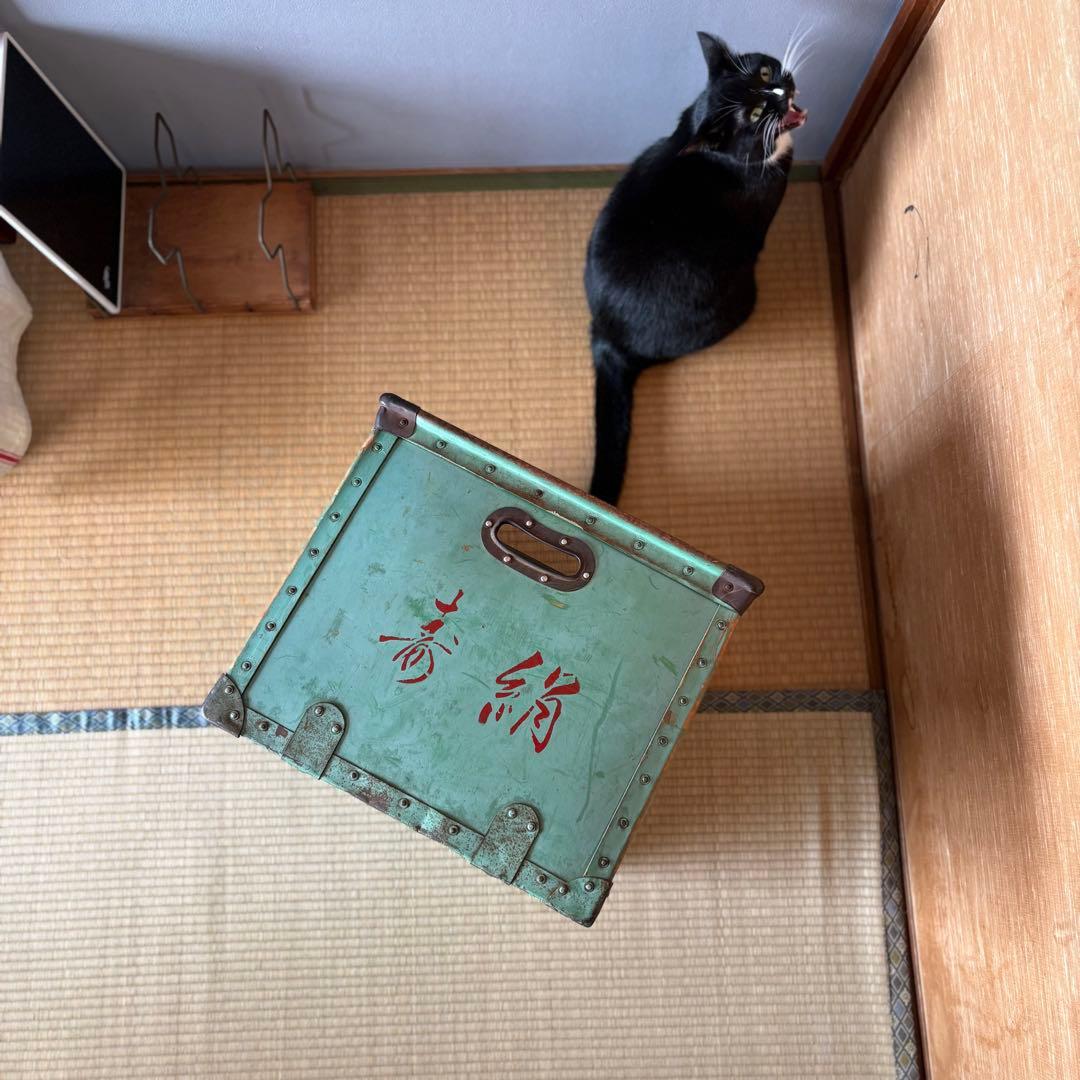 1960年代の日本硫化紙（スチールペーパー）製の呉服店用収納箱