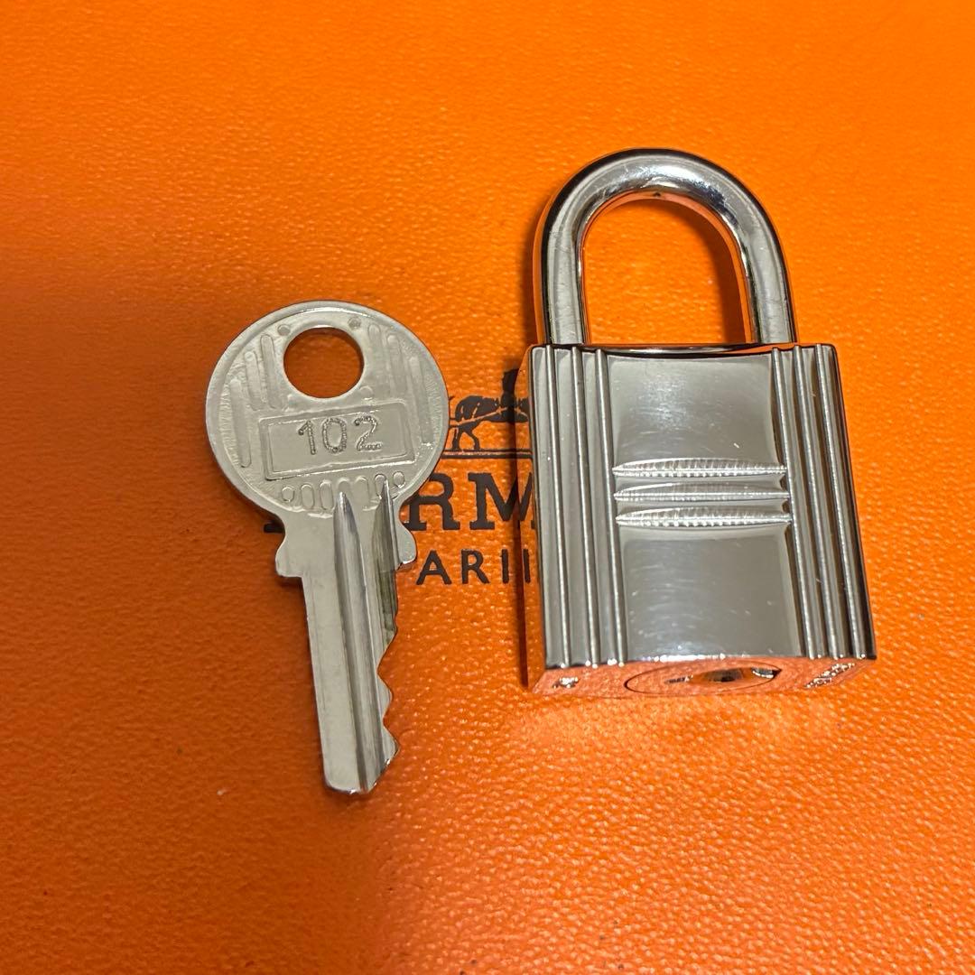 エルメス シルバー　カデナ　南京錠　パドロック　鍵　キー　NO102