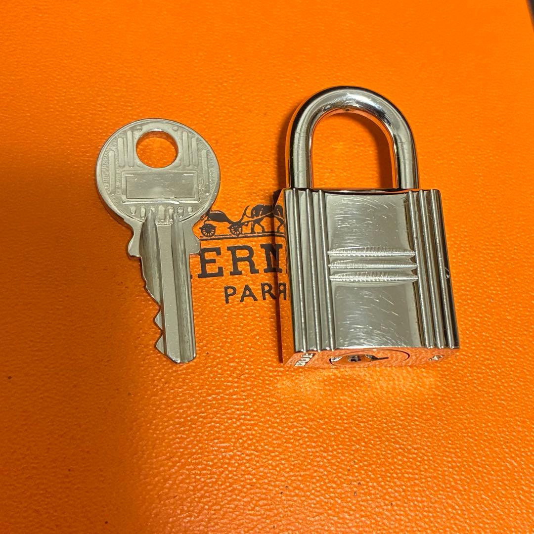 エルメス シルバー　カデナ　南京錠　パドロック　鍵　キー　NO102