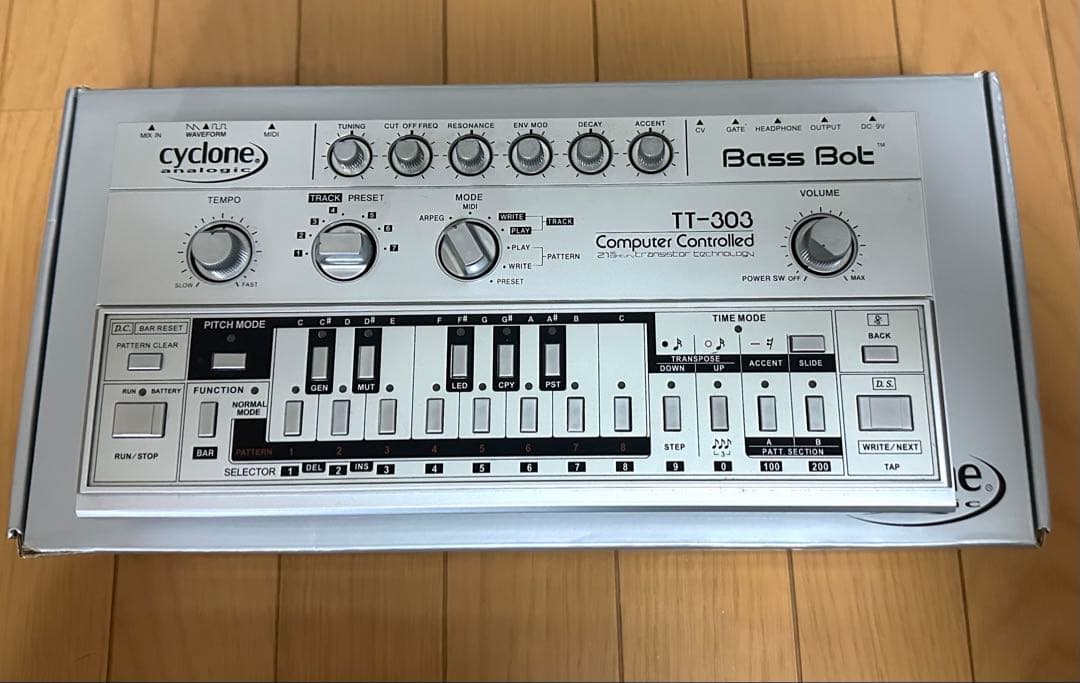鍵盤楽器 Cyclone Bass-Bot TT-303 V1 TB-303