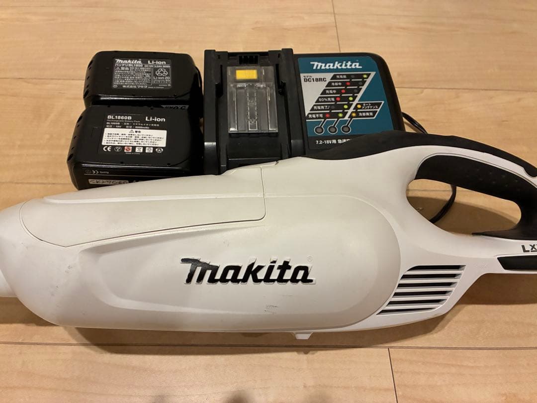 ⭐️ マキタ 充電式クリーナー CL182FD+充電器+バッテリー×2個