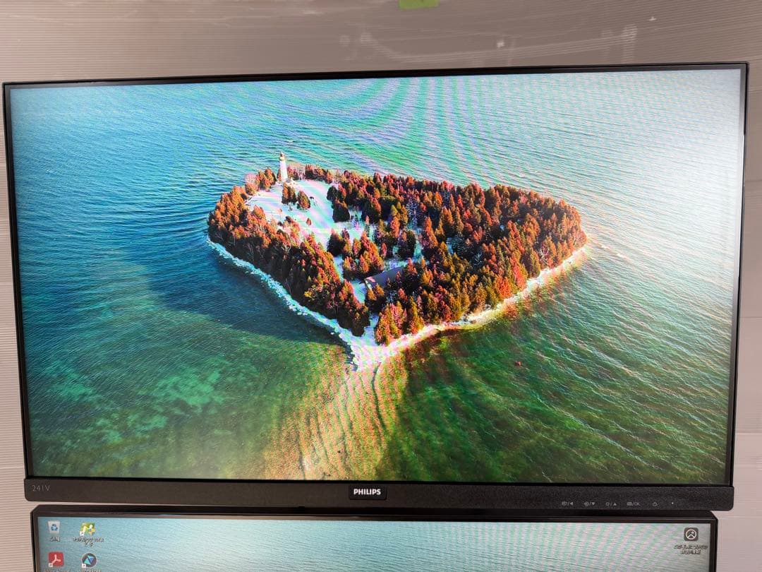 動作品 2面 24インチ PHILIPS デュアルディスプレイ 2画面②