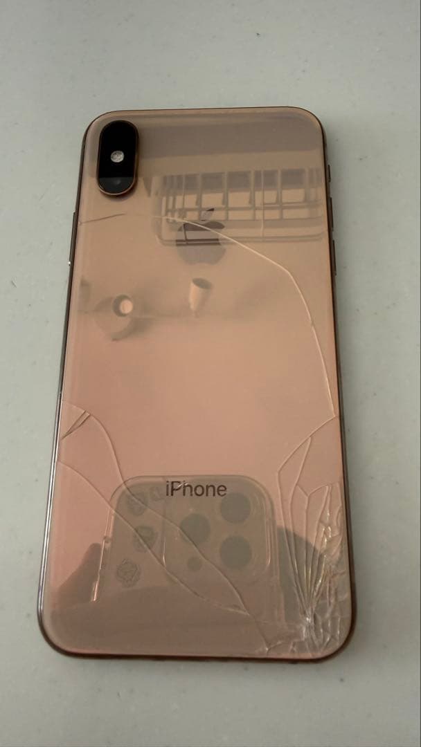値下げ！iPhone Xsゴールド 背面ひび割れあり　64GB