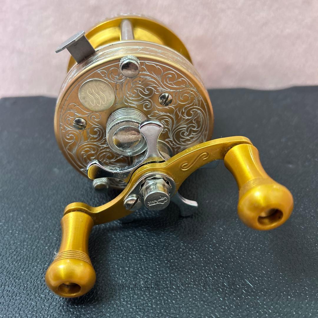 ８日（日）まで出品五十鈴BC600 ベイトリール ゴールド　彫刻加工　メンテ済