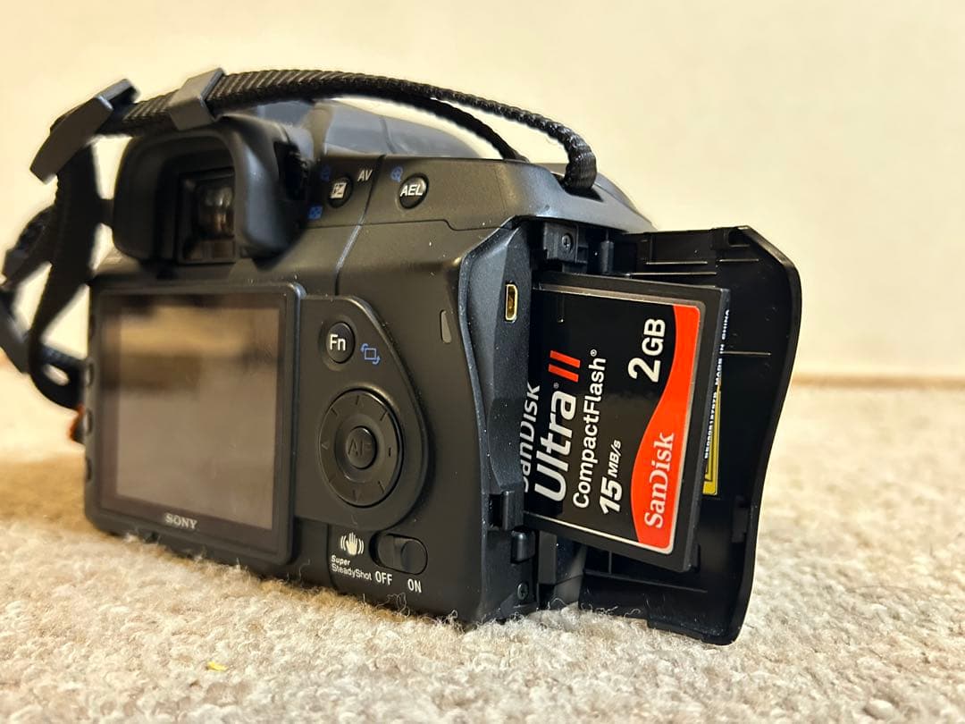 SONY α200 デジタル一眼レフカメラ　即撮影可能