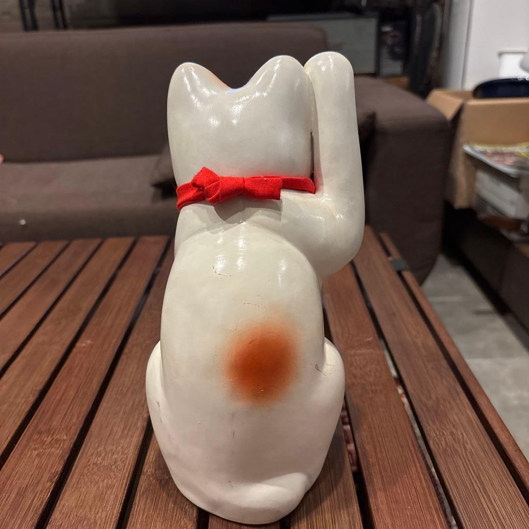 陶器 招き猫 鈴付き 赤いスカーフ