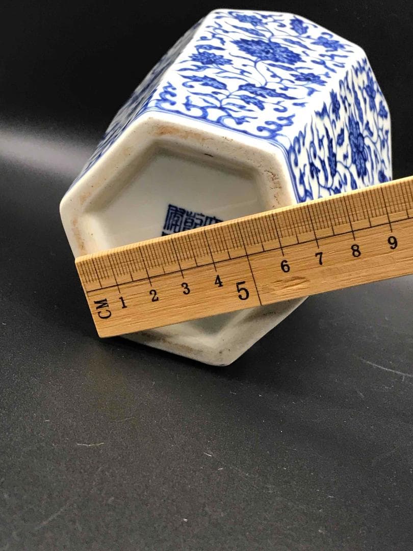 中国古美術　清乾隆時代　大清乾隆年製　在銘　染付花紋　唐草紋　花瓶(B-6)