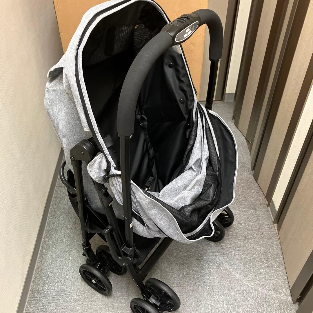 コンビ　コムペット　ミリクランライト　ペット用カート　小型犬、中型犬