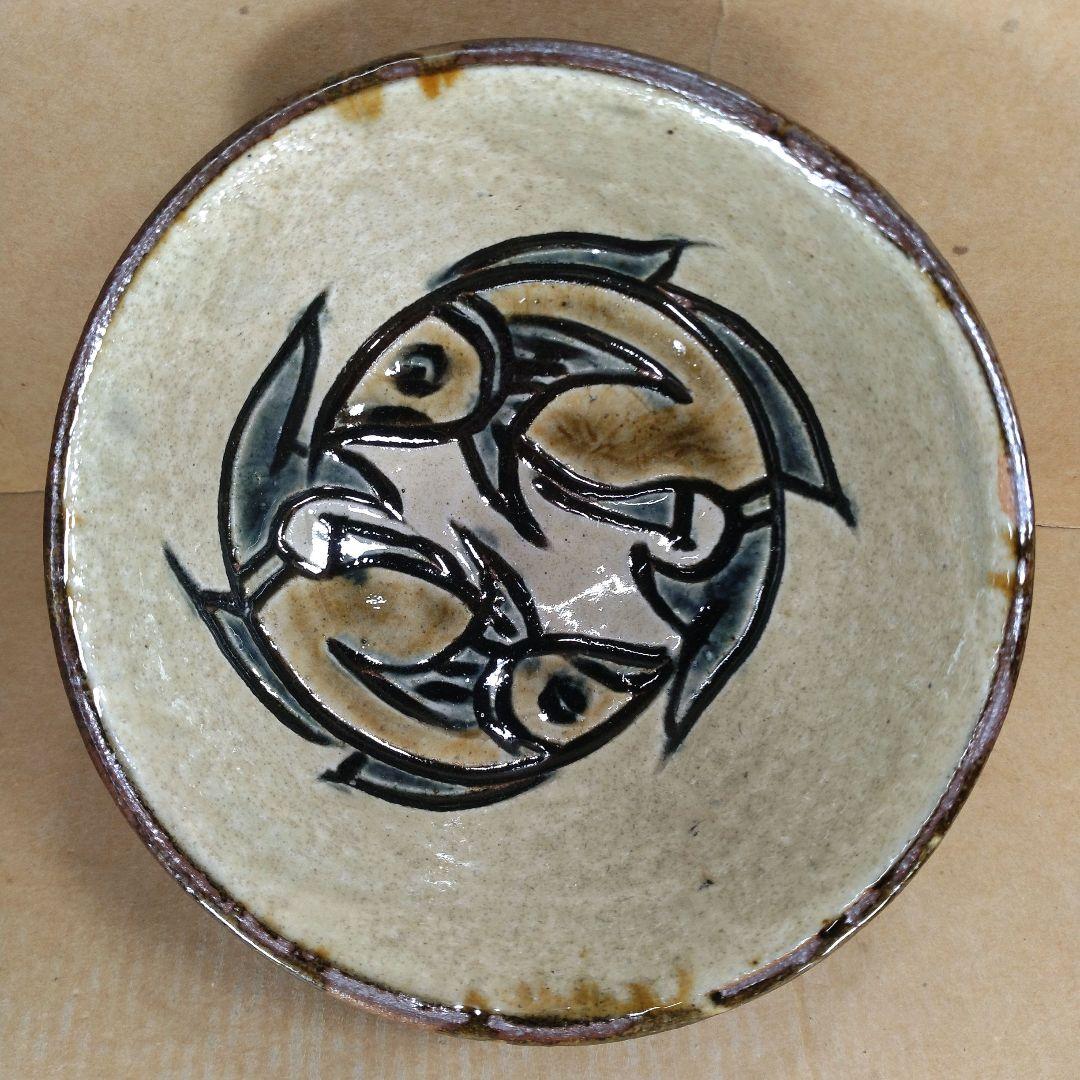 【本物保証】金城次郎 壷屋焼 魚文茶碗 共箱 美品 栞 人間国宝 壺屋焼 マカイ