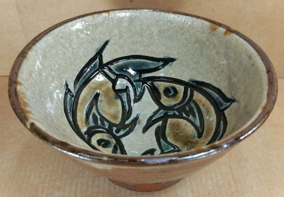 【本物保証】金城次郎 壷屋焼 魚文茶碗 共箱 美品 栞 人間国宝 壺屋焼 マカイ