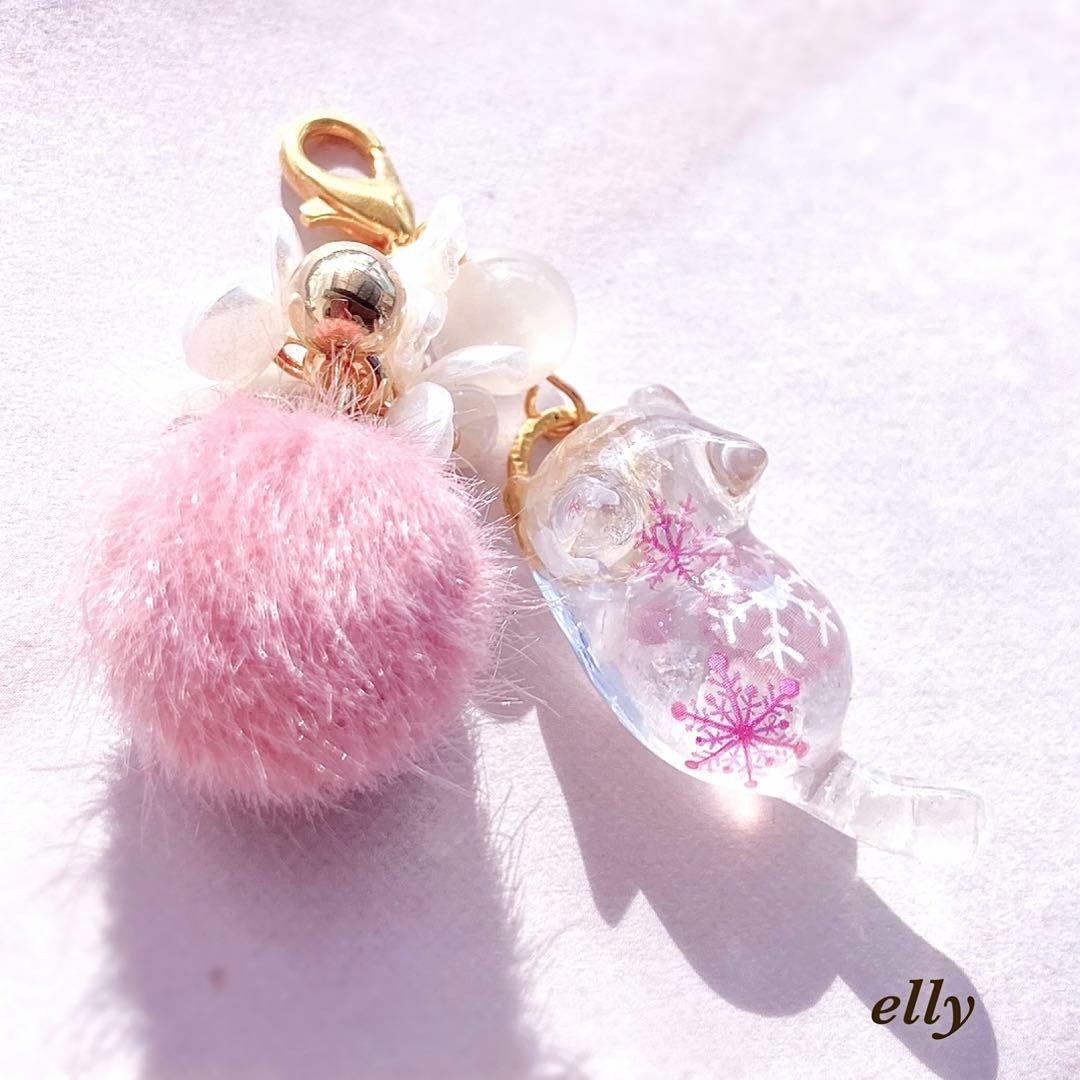 【みゆママ様】1087.天然石　ファントムクォーツ　和柄　じゃれ猫　レジン　根付