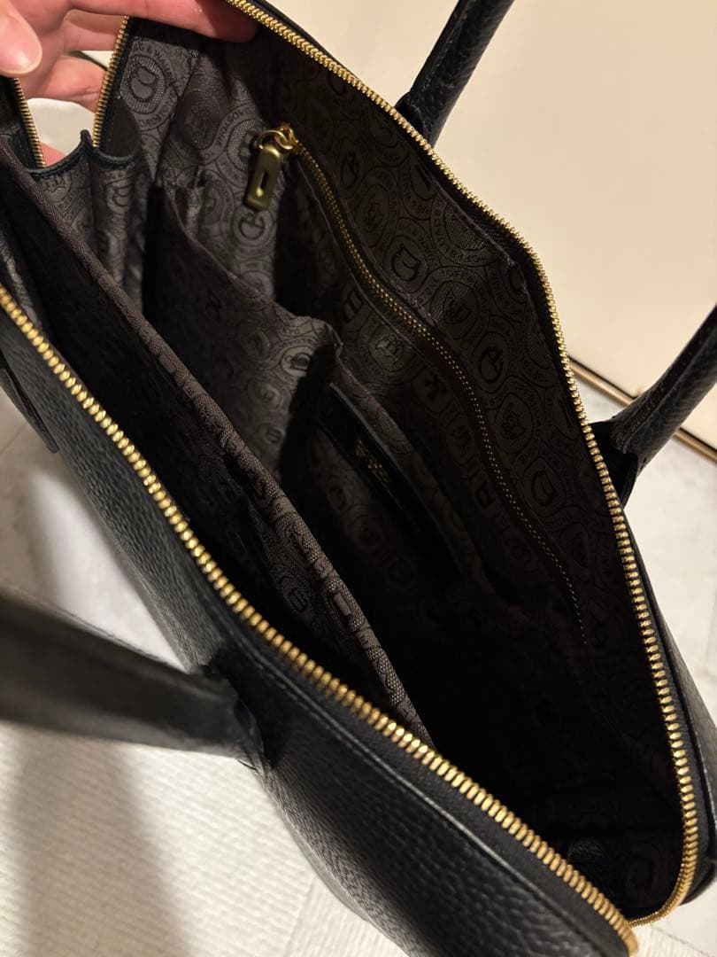 ブラックレザービジネスバッグ