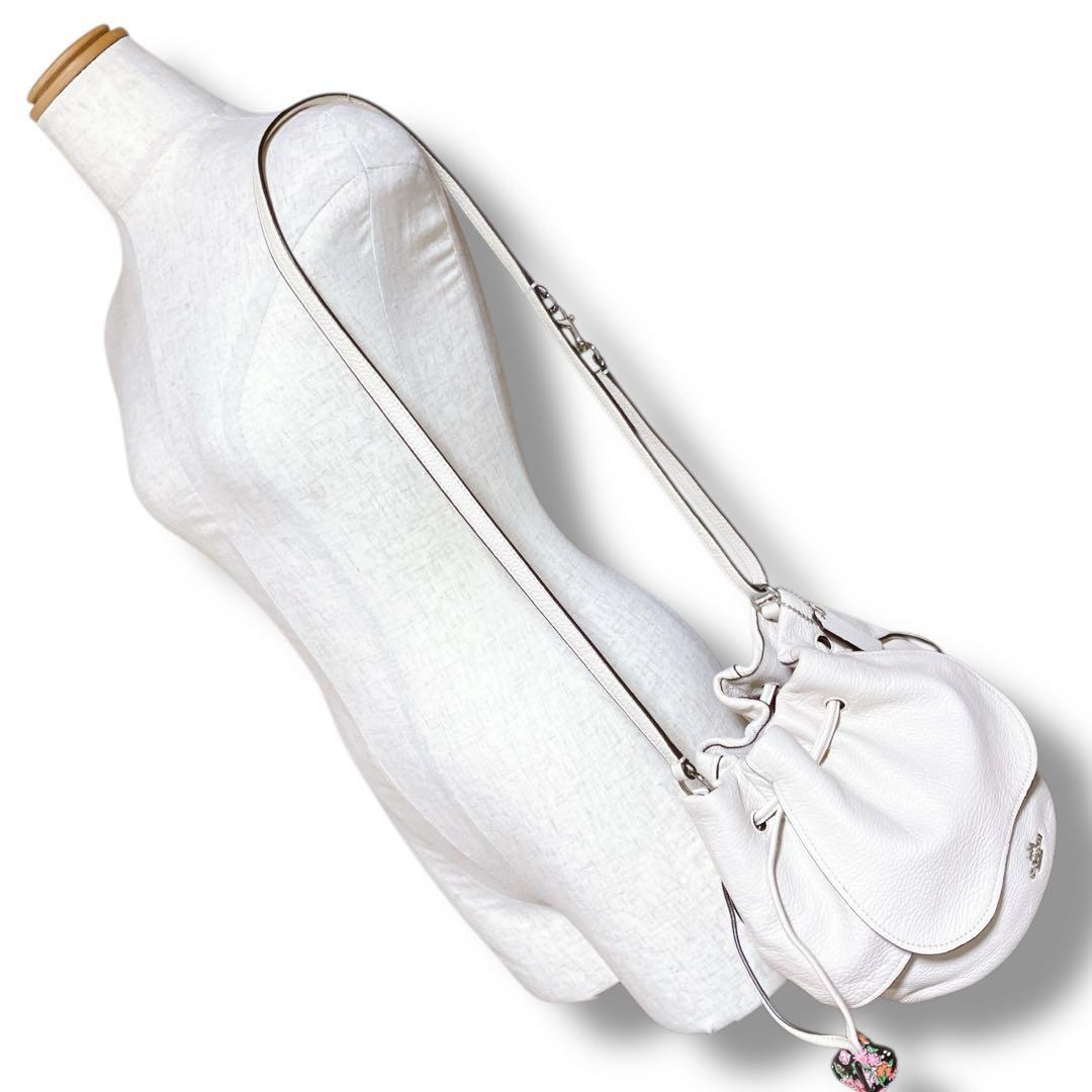 コーチ 良品 2way 斜め掛け可 レザー 巾着ショルダーバッグ ホワイト系