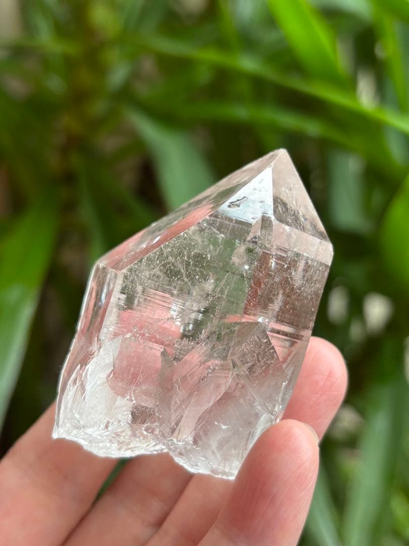 インド　マニハール水晶ポイント134g 水のように氷のように透明　美しい