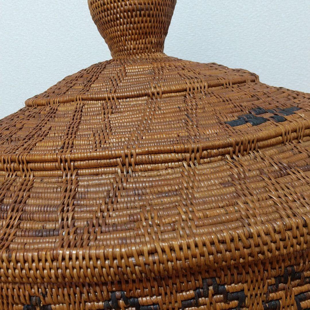 アタ製の超特大蓋付きカゴ