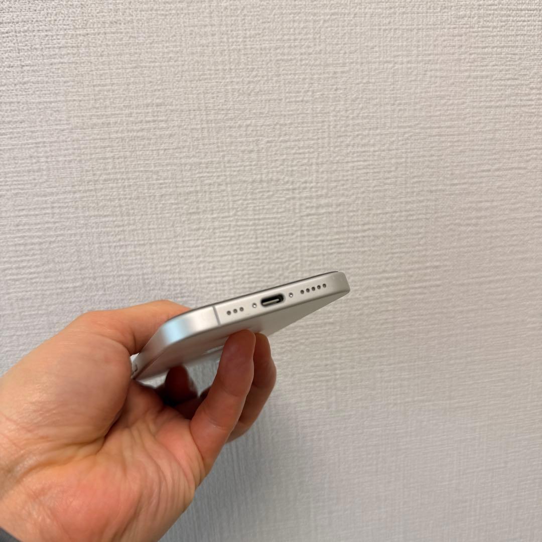 【美品】iPhone 17 ホワイト　beatsケースおまけ付き