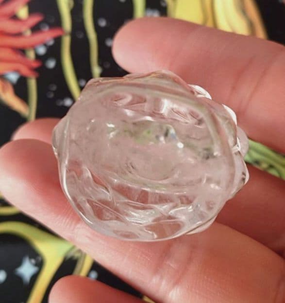 水晶　手彫り観音様　置物