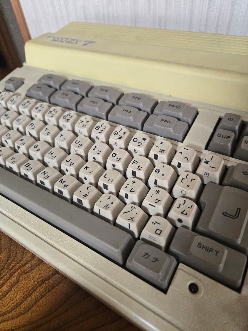 富士通 FM-7 FM-NEW7 MB25015 キーボード MICRO7
