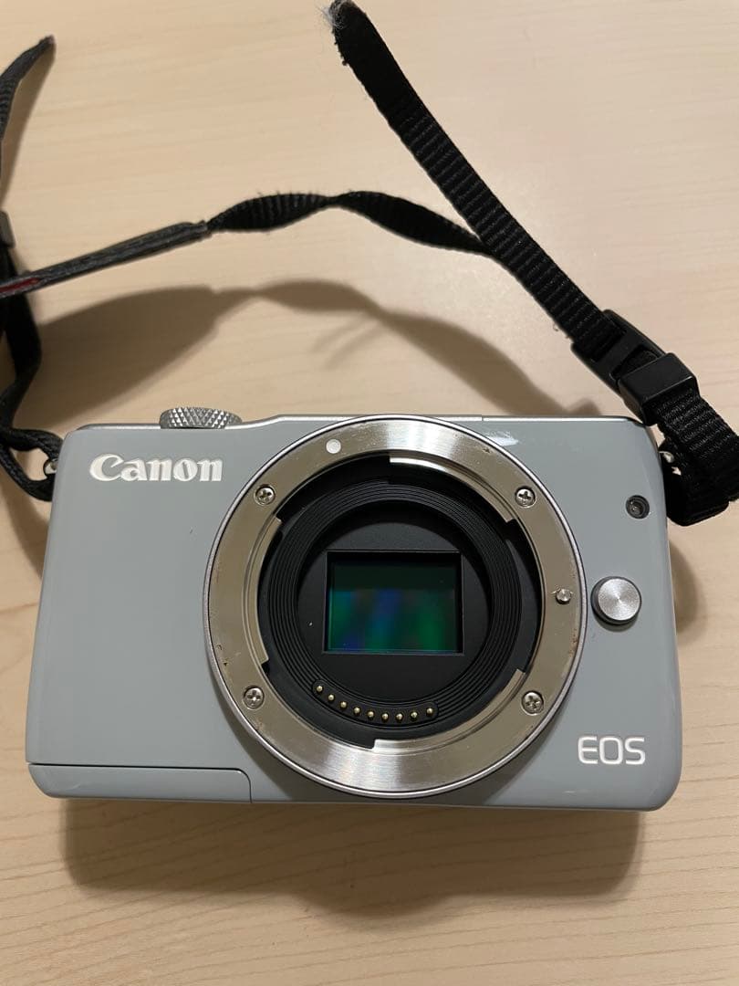 カメラミラーレス　Canon EOSM10