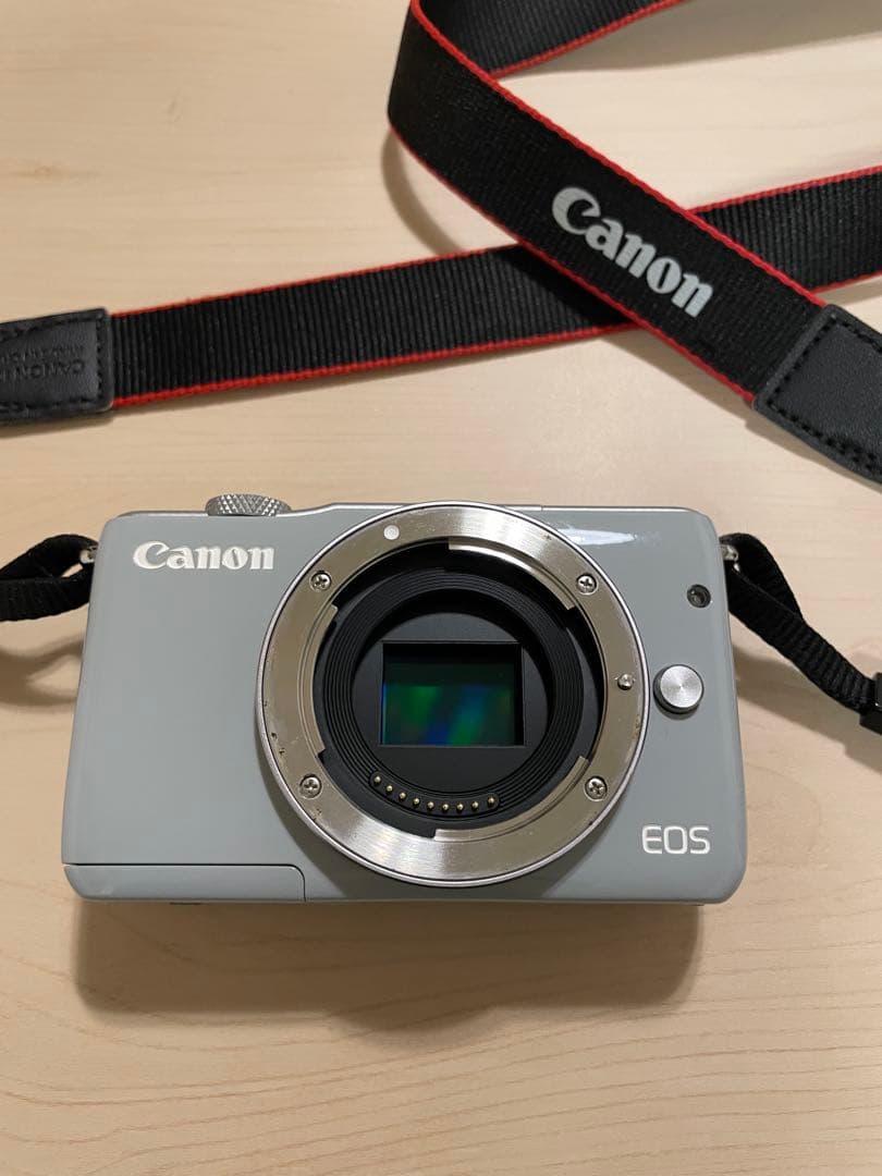 カメラミラーレス　Canon EOSM10