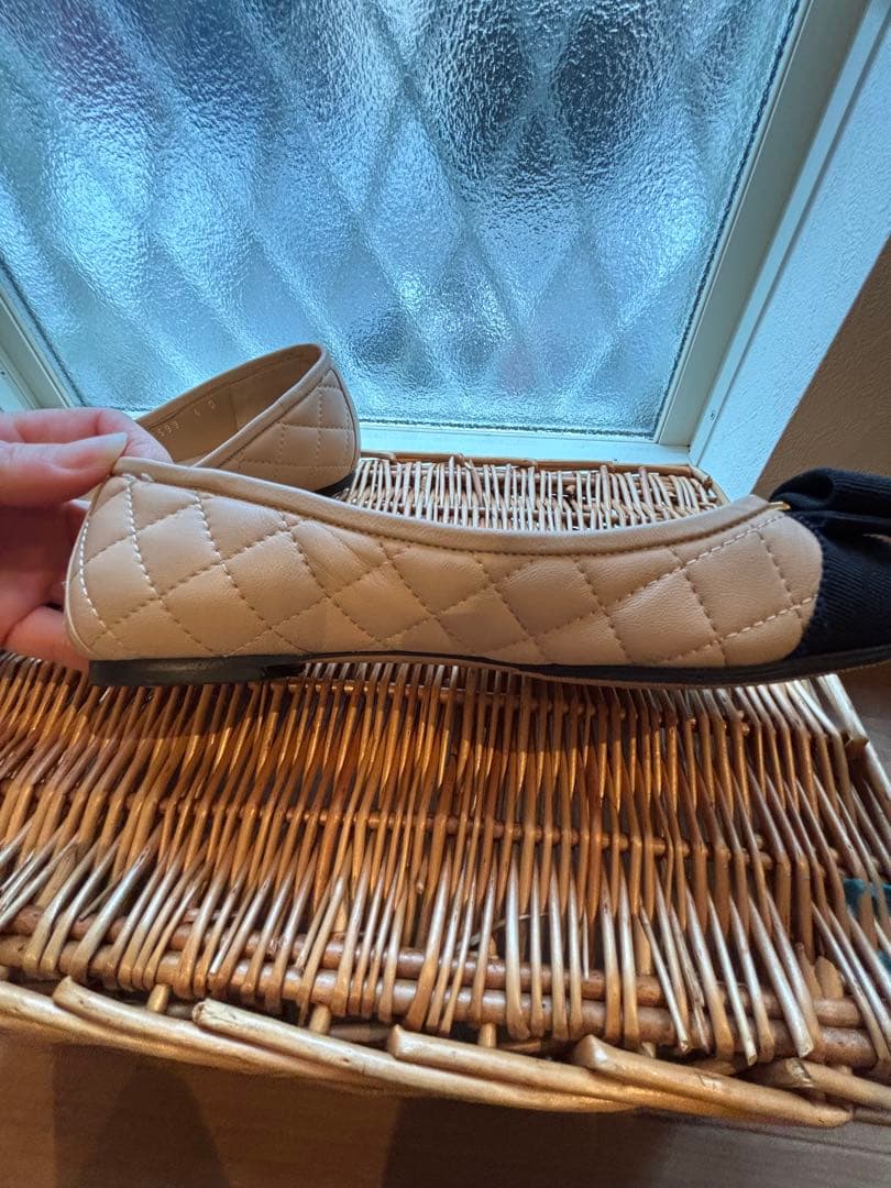 【美品】23.5フェラガモ　リボン　ローヒール　フラットピンク6D【専用袋付き】