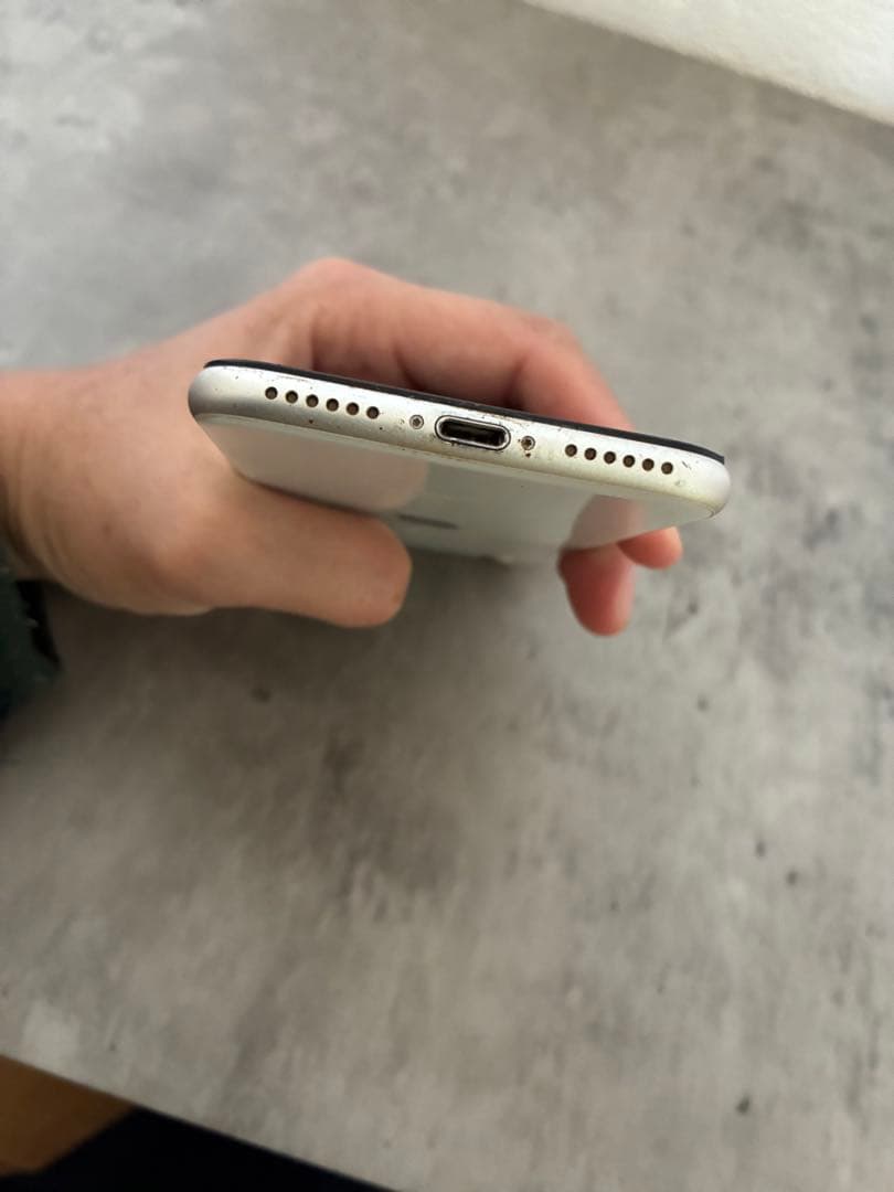 iPhone SE 第３世代128GB ホワイト※注意点いろいろ