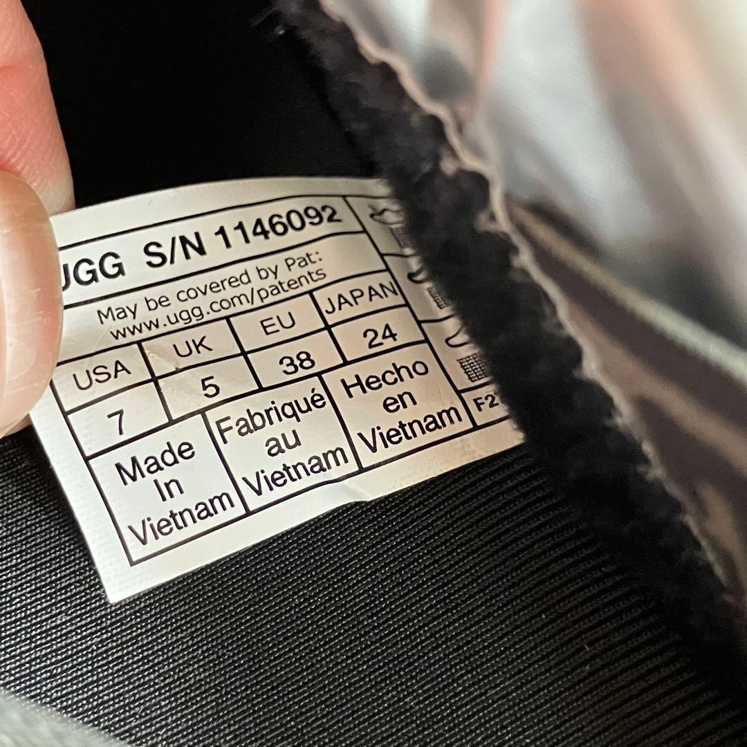 （K25824）★未使用★ UGG アグ スペース スライダー 24㎝