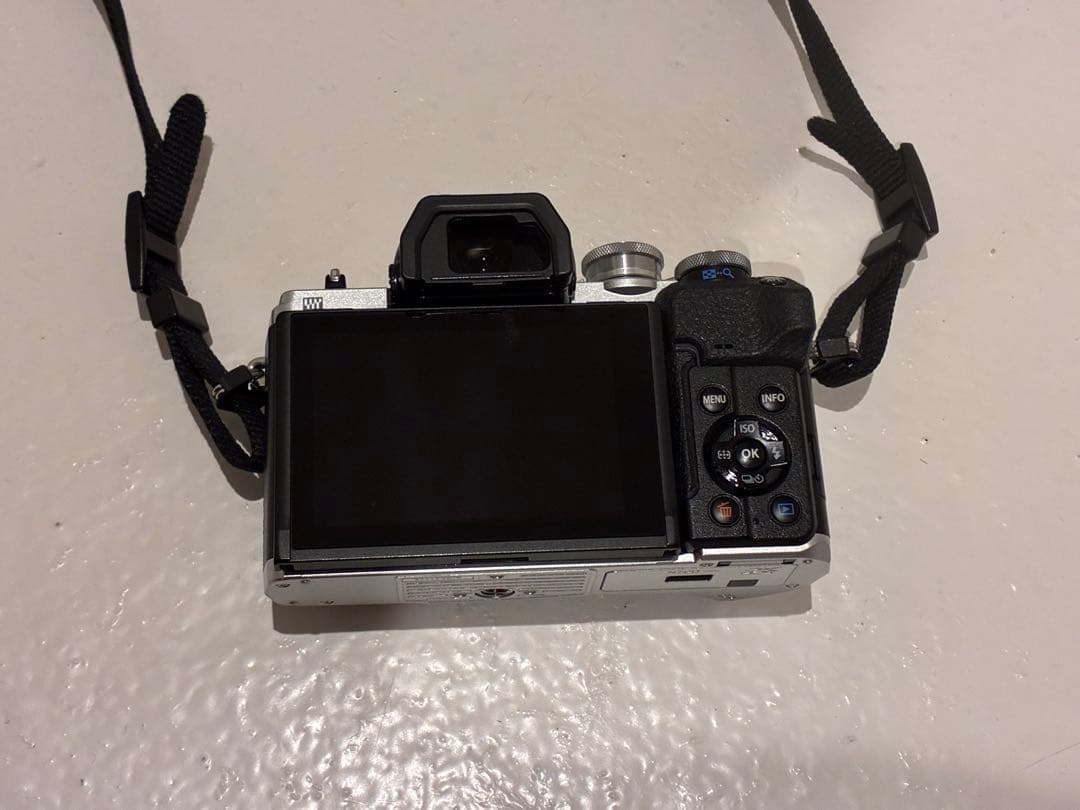 OLYMPUS OM-D E-M10 Mark IV シルバー