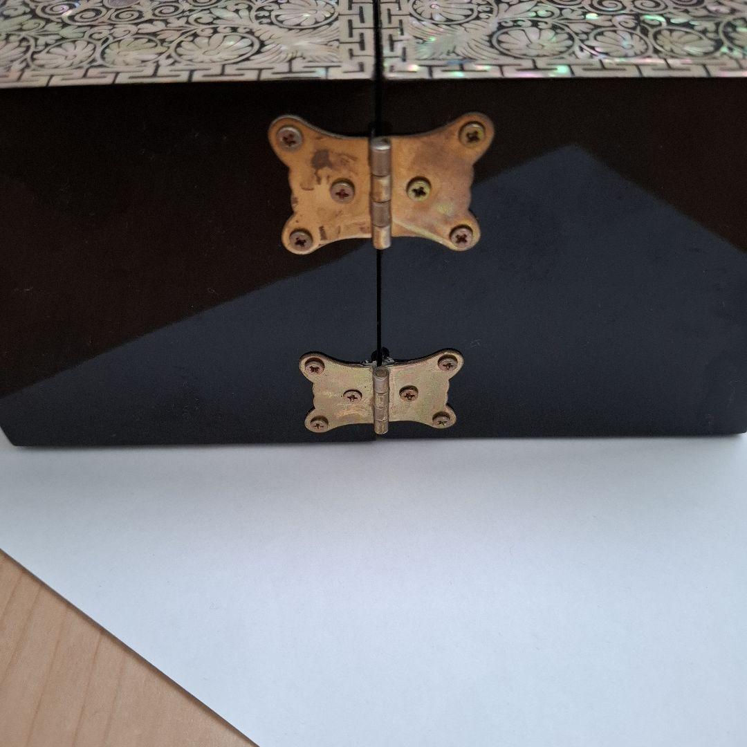 韓国　螺鈿貝殻細工 花模様の装飾箱