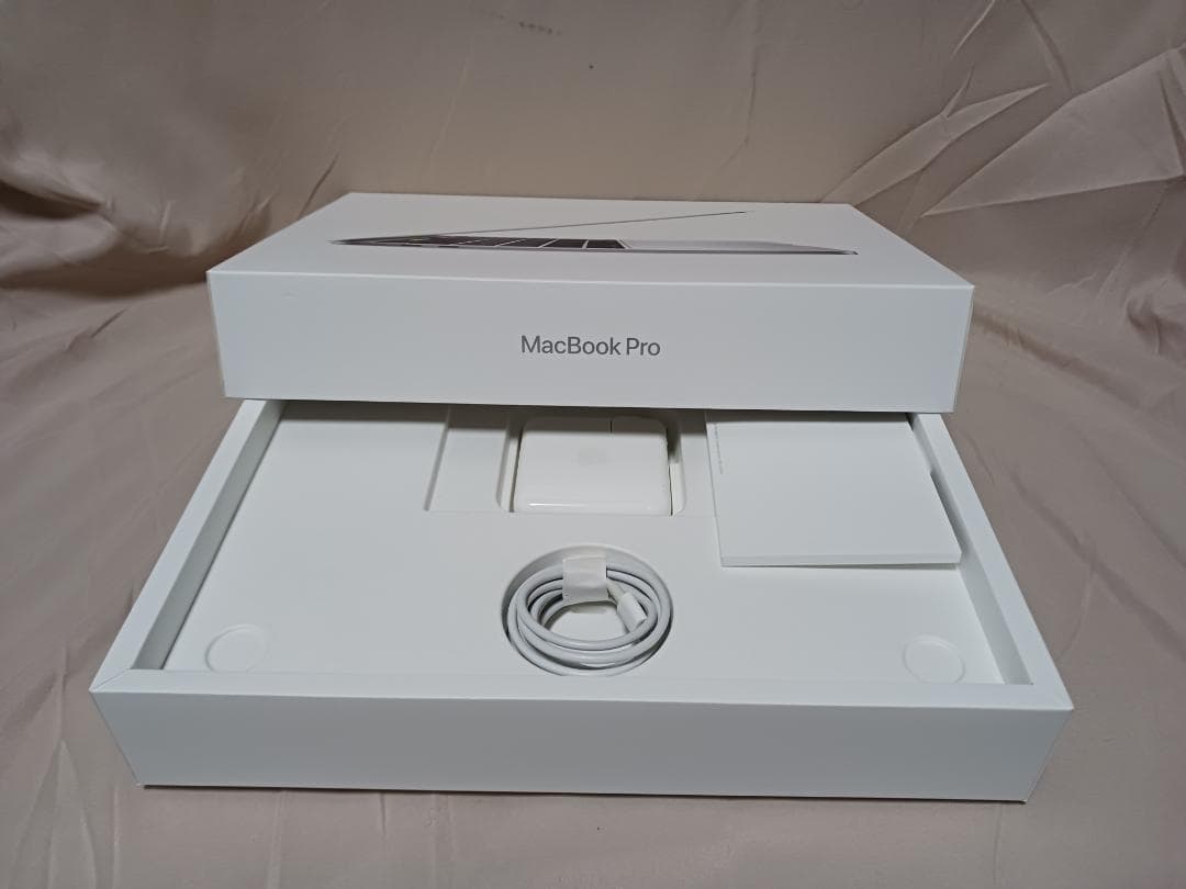 QC-2.0G/16G/512G　MacBook Pro 13インチ　A2251