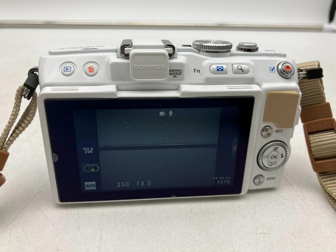 【美品】OLYMPUS E-PL5 デジタル一眼レフ 本体と付属品