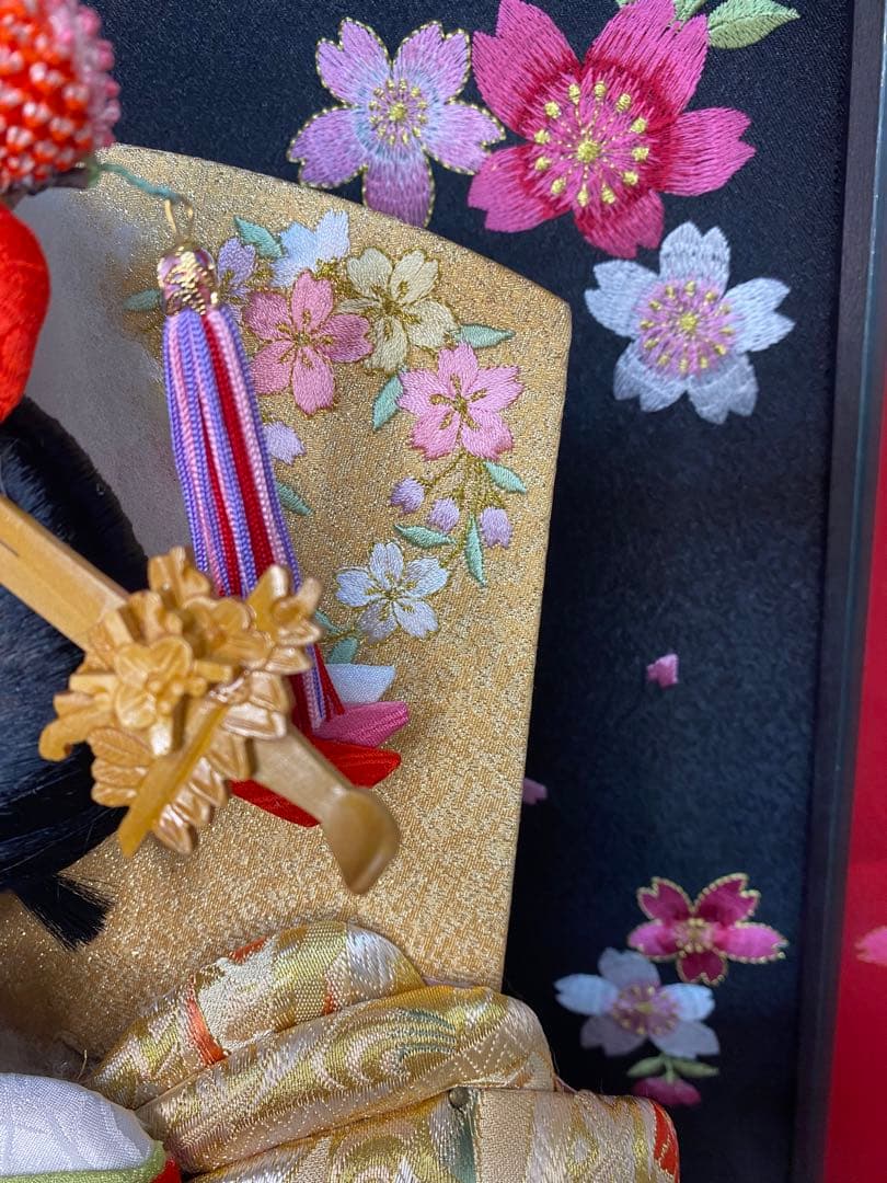 羽子板　宝童作　振袖刺繡ガラスケース２０号・間口約４０×奥行約３２×高さ約７５㎝