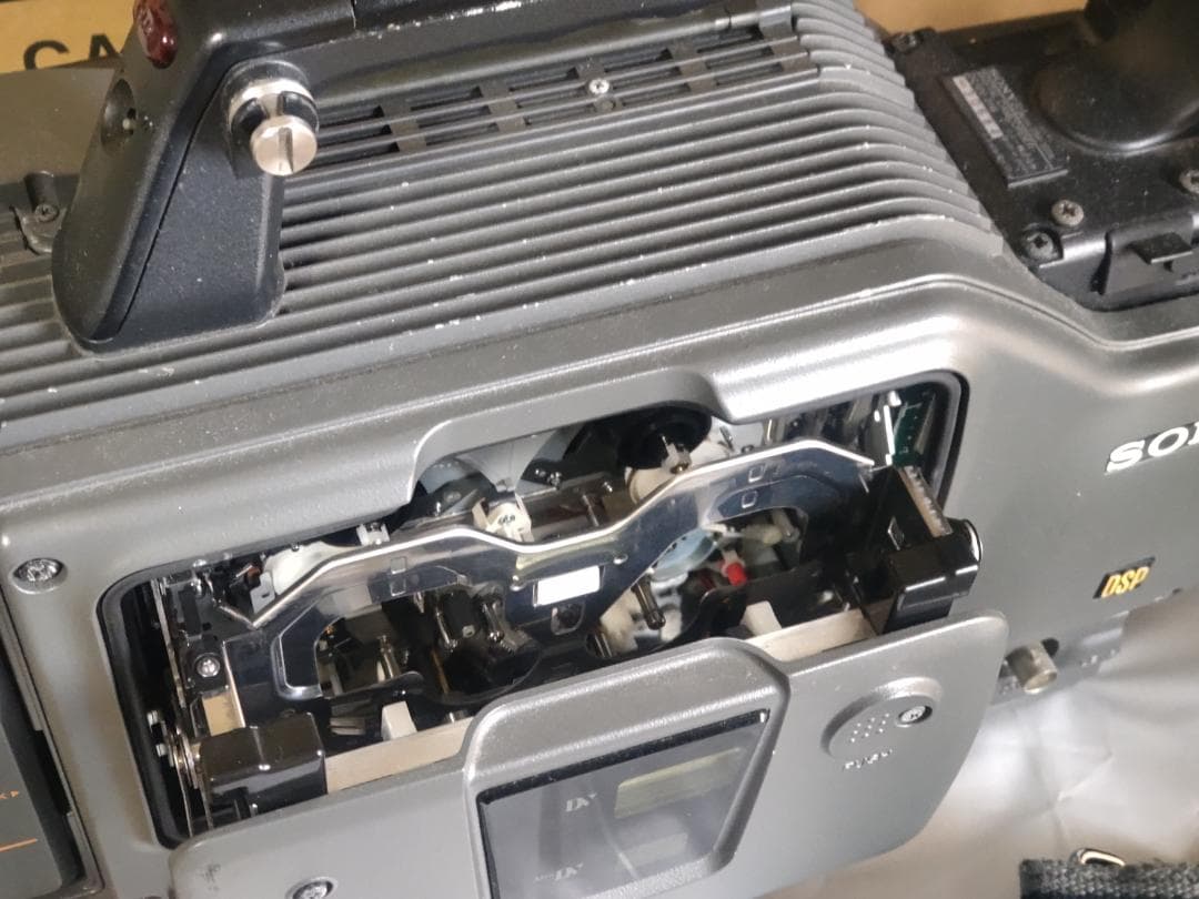 業務用　DVCAMカメラ　SONY DSR-300A