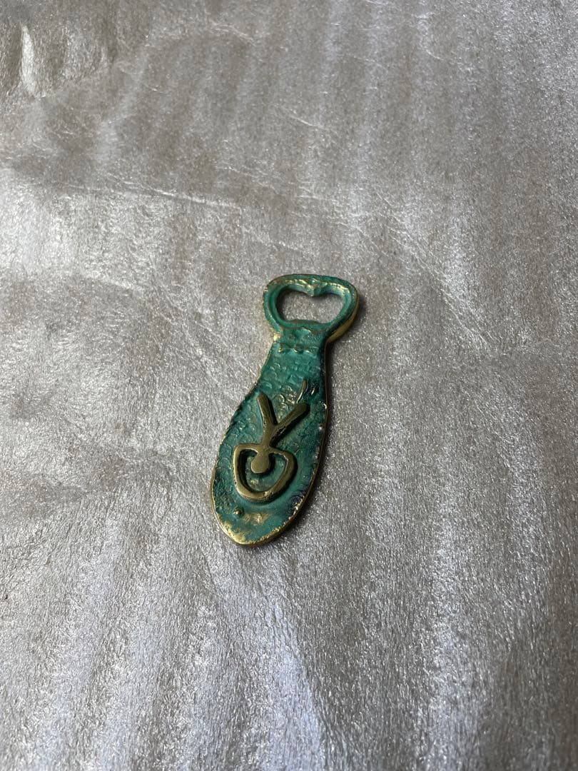 サンクチュアリの聖水　瓶蓋　栓抜き