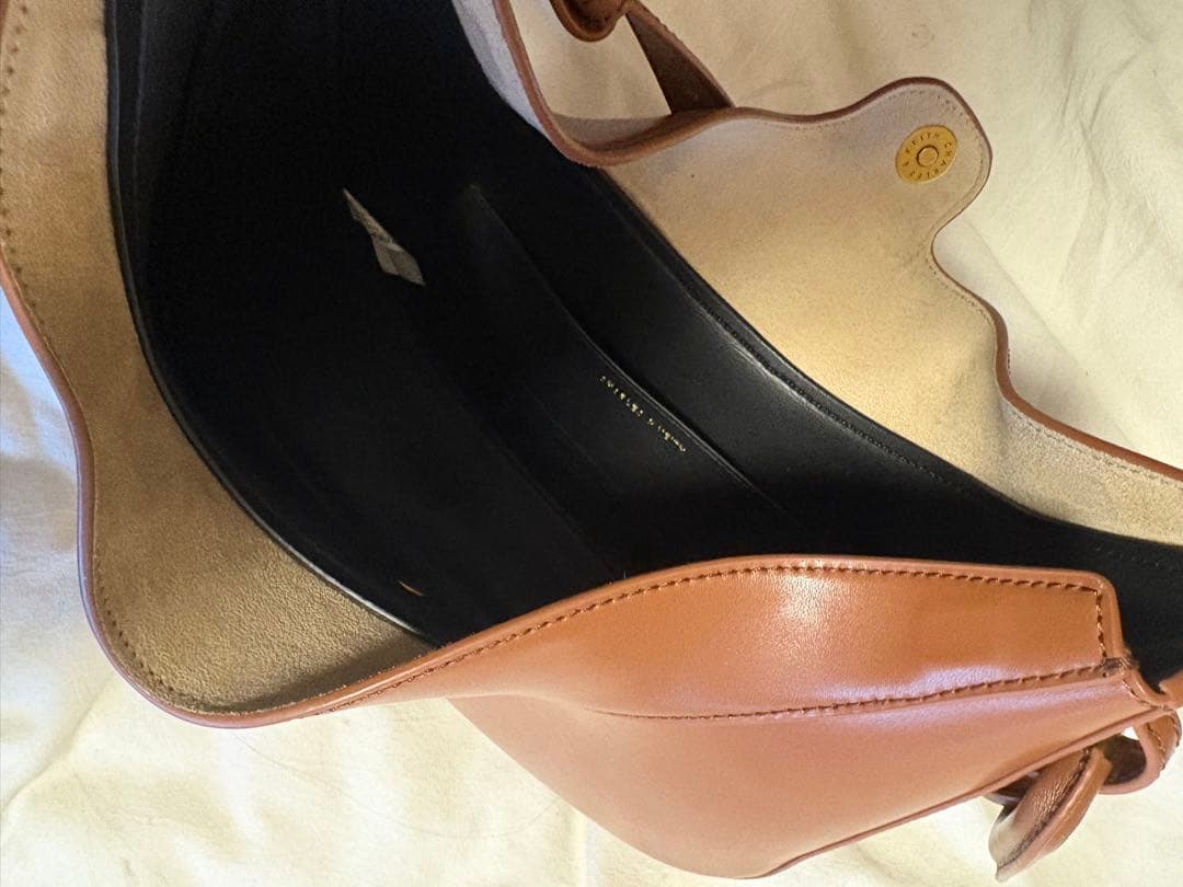 CHARLES & KEITH Kora ショルダーバッグ