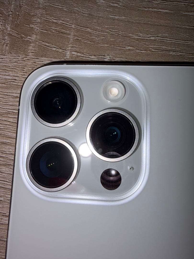 Apple iPhone 15Pro ホワイトチタニウム 本体