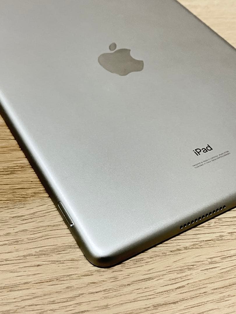 美品バッテリ容量94%iPad 第7世代 32GB Wi-Fi セルラー ドコモ