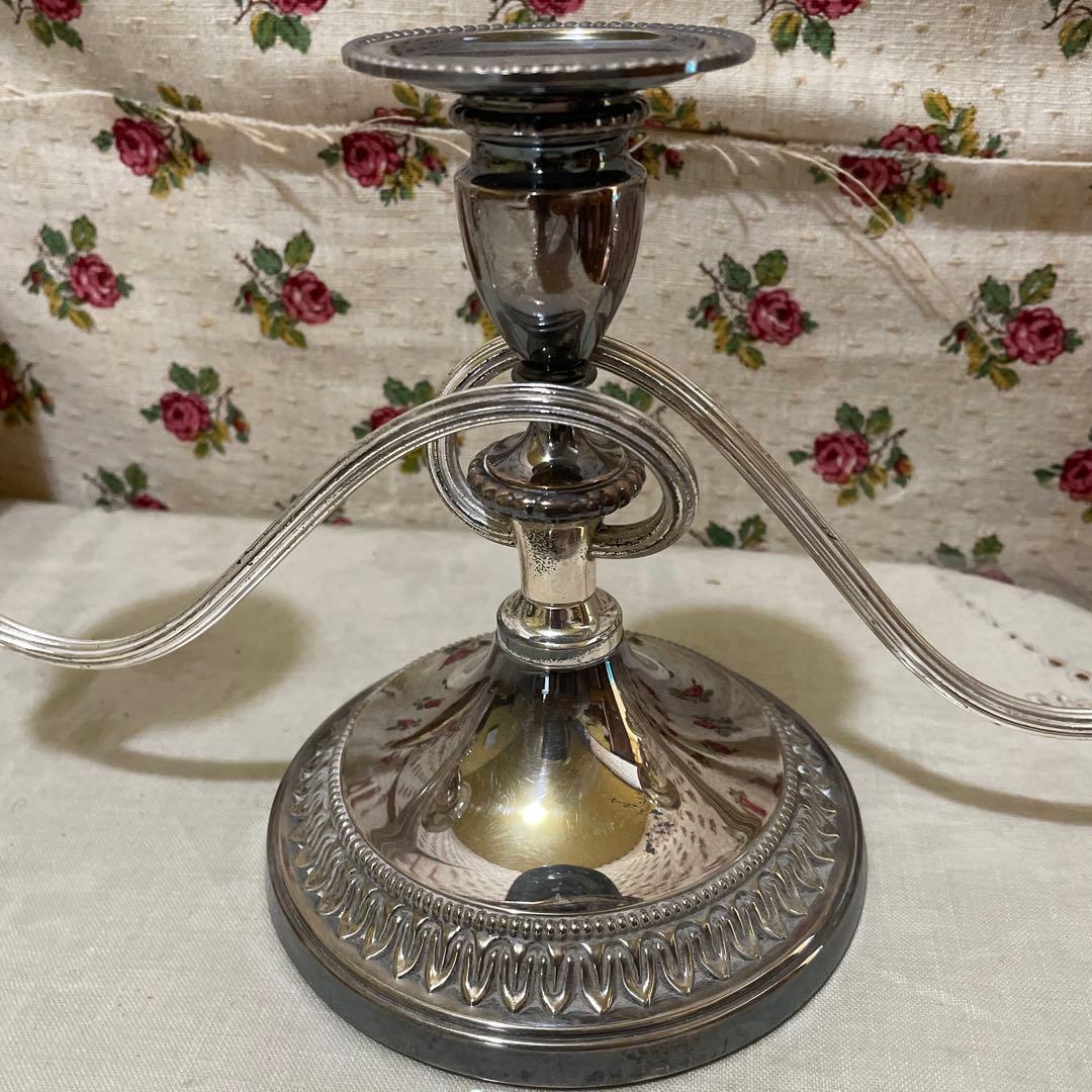 529イギリス買い付けクラシック 3灯式キャンドルホルダー.シルバープレート
