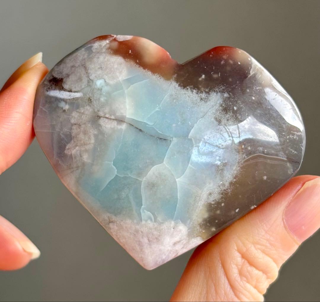 高品質　グリーン桜瑪瑙　赤入り　大きめぷっくりハート　握り石