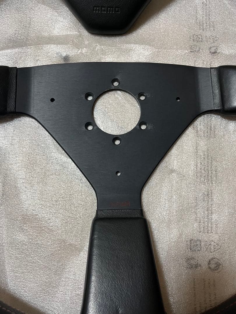 トラック　 大口径48πMOMO ステアリング 本体 3スポーク ブラックレザー