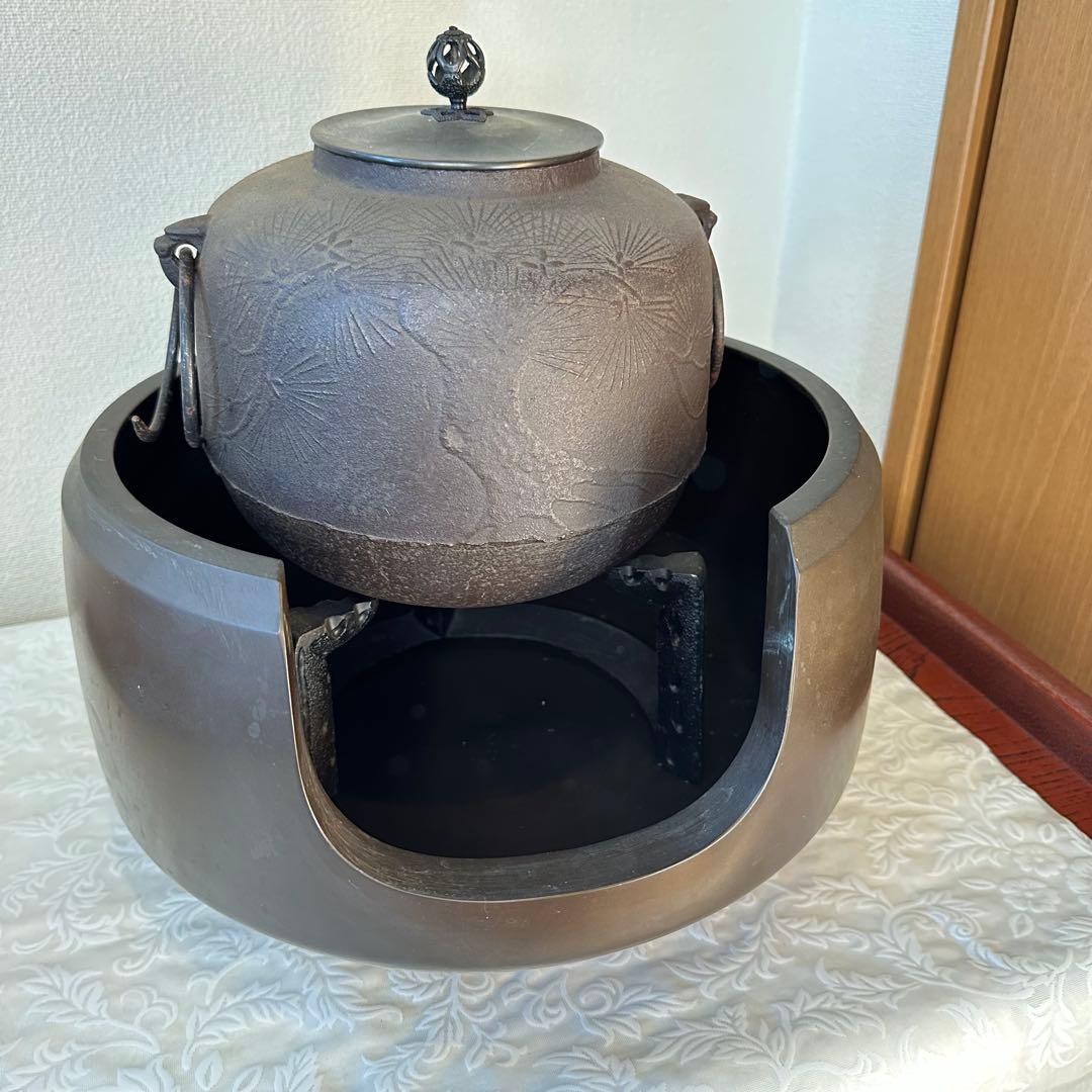♦︎未使用品♦︎ 虫喰い 五徳　三つ足　鉄鋳物　茶道具　風炉用