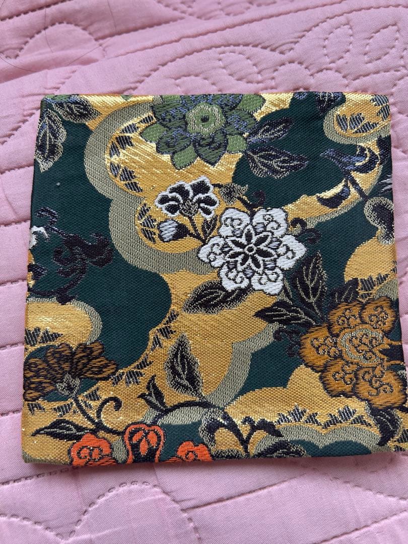 【天然石】超高品質 ローズクォーツ 銭がえる銭蛙 縁起物 彫り物 手彫り敷物付き