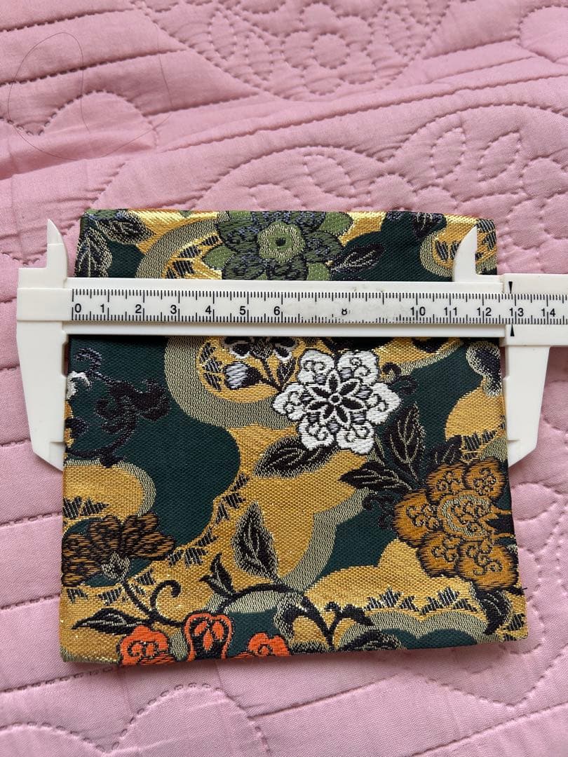 【天然石】超高品質 ローズクォーツ 銭がえる銭蛙 縁起物 彫り物 手彫り敷物付き