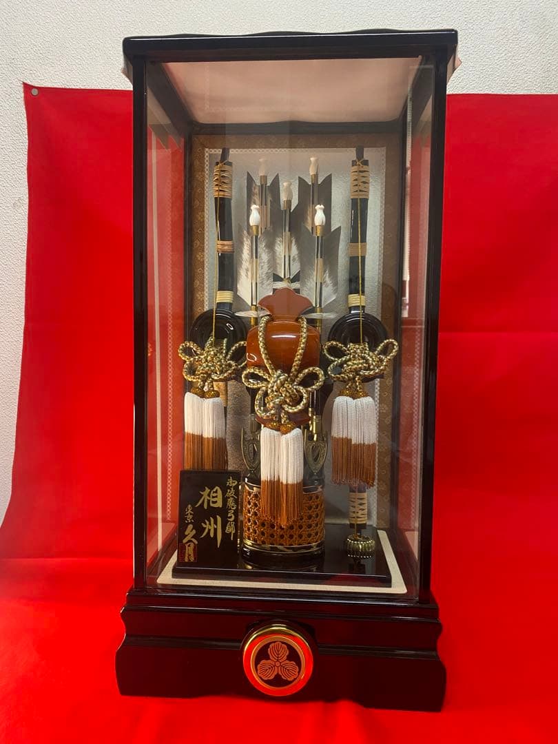 東京久月　家紋付き破魔弓ガラスケース１７号・間口約３１×奥行約２４×高さ約６２㎝