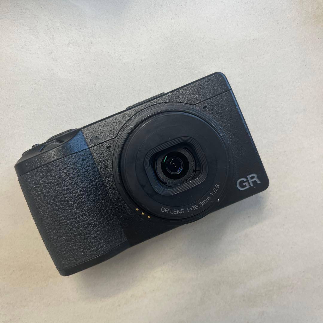 RICOH GR III コンパクトデジタルカメラ　フラッシュ付