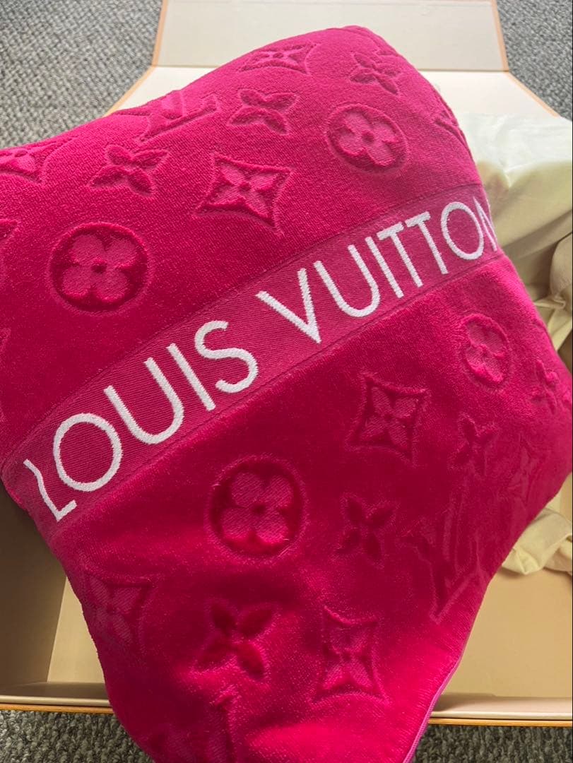 LOUIS VUITTON クッション・LV バケーション　 ピンク