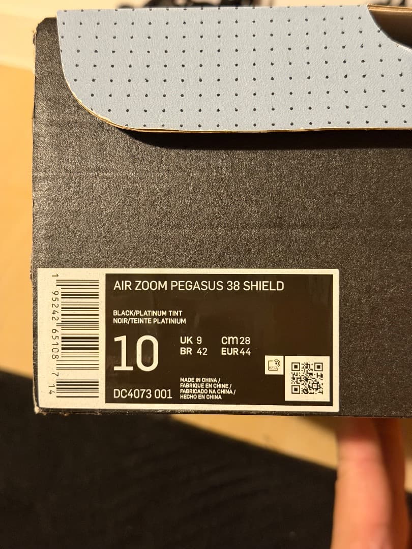 NIKE Air Zoom Pegasus 38 Shield ブラック