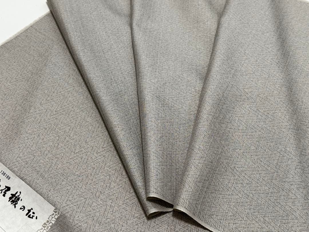 新品未使用　お召 西陣織 正絹 反物　先染め　広幅　グレー　御召機の匠　幾何学柄
